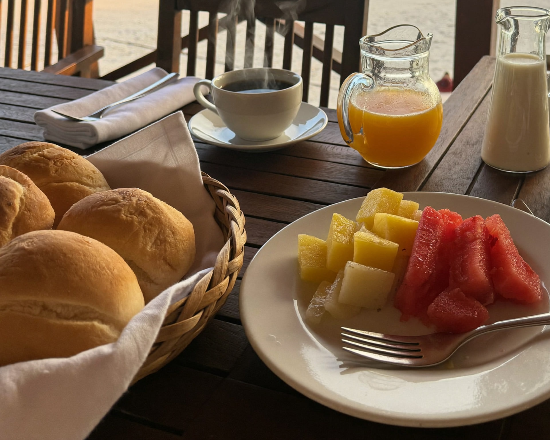 Café da manhã servido na Pousada On Shore
